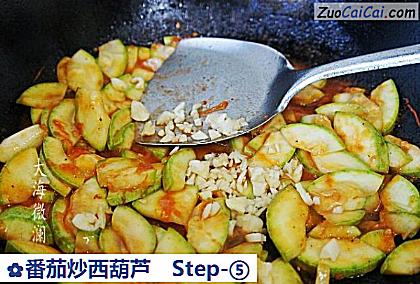 番茄炒西葫芦做法第五步骤