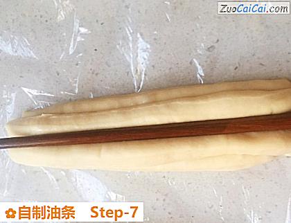 自制油条做法第七步骤