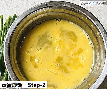 蛋炒饭做法第二步骤