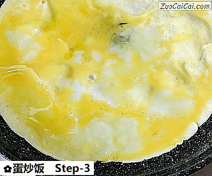 蛋炒饭做法第三步骤