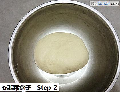 韭菜盒子做法第二步骤