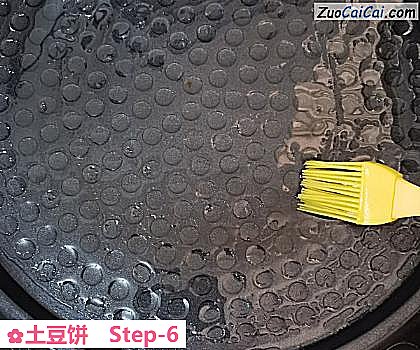 土豆饼做法第六步骤