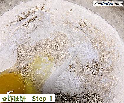 炸油饼做法第一步骤