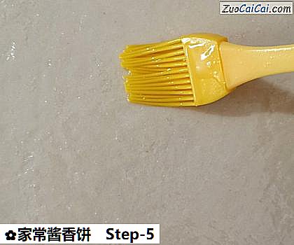 家常酱香饼做法第五步骤