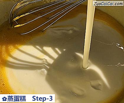 蒸蛋糕做法第三步骤