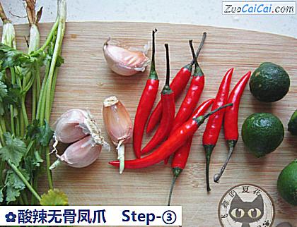 酸辣无骨凤爪做法第三步骤