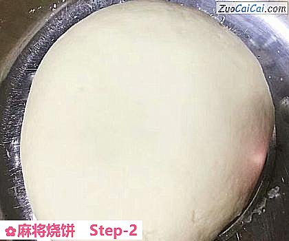 麻将烧饼做法第二步骤