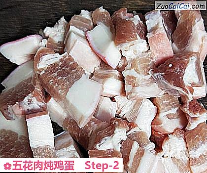 五花肉炖鸡蛋做法第二步骤
