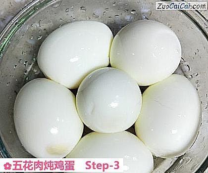 五花肉炖鸡蛋做法第三步骤