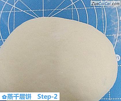 蒸千层饼做法第二步骤