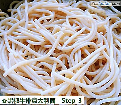 黑椒牛排意大利面做法第三步骤
