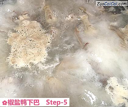 椒盐鸭下巴做法第五步骤