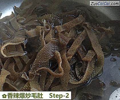 香辣爆炒毛肚做法第二步骤