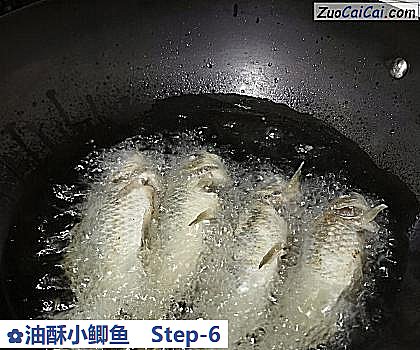 油酥小鲫鱼做法第六步骤
