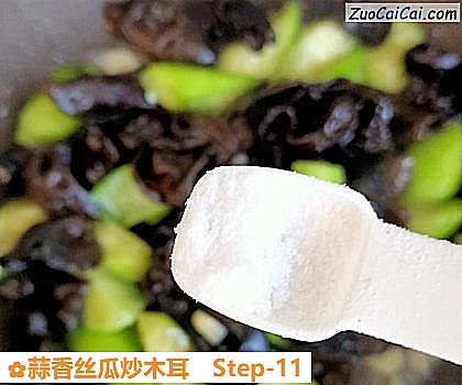 蒜香丝瓜炒木耳做法第十一步骤