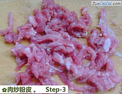 肉炒粉皮做法第三步骤