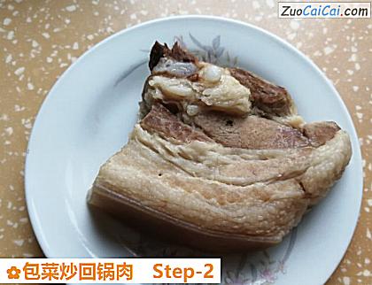 包菜炒回锅肉做法第二步骤