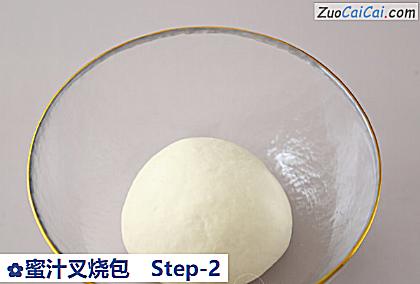 蜜汁叉烧包做法第二步骤