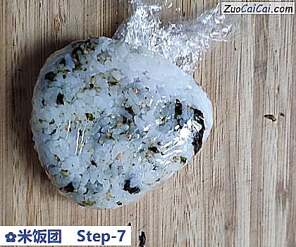 米饭团做法第七步骤