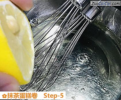 抹茶蛋糕卷做法第五步骤