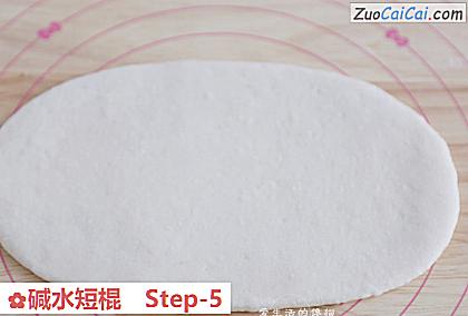 碱水短棍做法第五步骤