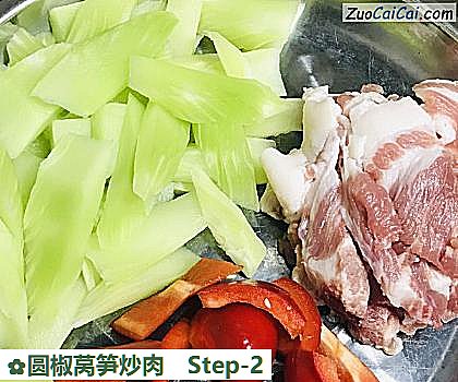 圆椒莴笋炒肉做法第二步骤