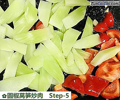 圆椒莴笋炒肉做法第五步骤