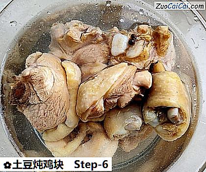 土豆炖鸡块做法第六步骤