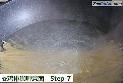 鸡排咖喱意面做法第七步骤