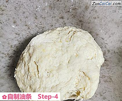 自制油条做法第四步骤