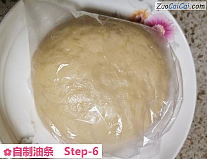 自制油条做法第六步骤