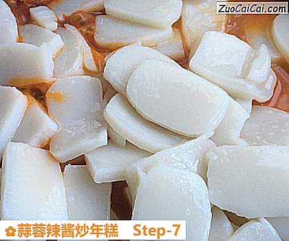 蒜蓉辣酱炒年糕做法第七步骤