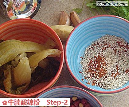牛腩酸辣粉做法第二步骤