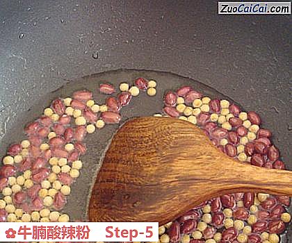 牛腩酸辣粉做法第五步骤