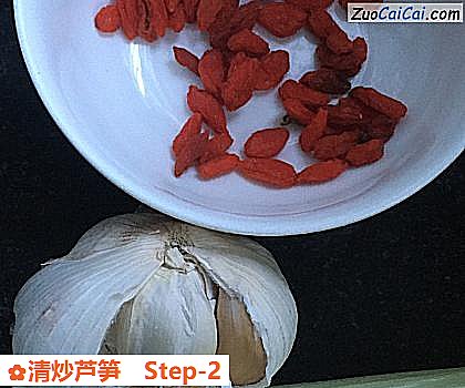 清炒芦笋做法第二步骤