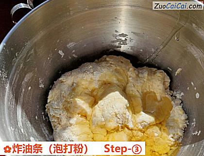 炸油条做法第三步骤