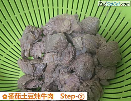 番茄土豆炖牛肉做法第二步骤