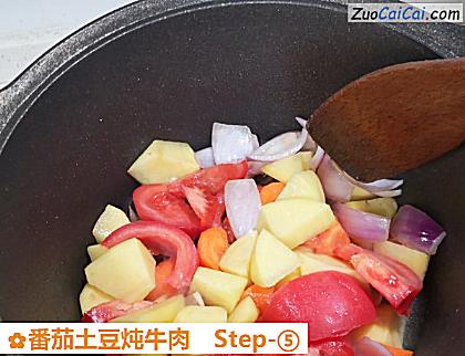 番茄土豆炖牛肉做法第五步骤