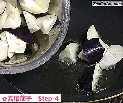 酱爆茄子做法第四步骤