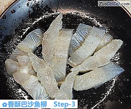 香酥巴沙鱼柳做法第三步骤