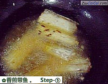 香煎带鱼做法第五步骤
