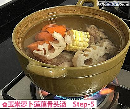玉米萝卜莲藕骨头汤做法第五步骤
