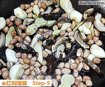 红焖猪脚做法第五步骤