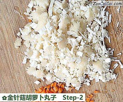 金针菇胡萝卜丸子做法第二步骤