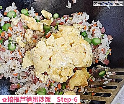 培根芦笋蛋炒饭做法第六步骤