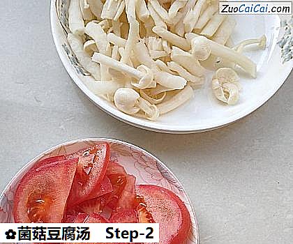 菌菇豆腐汤做法第二步骤