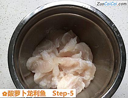 酸萝卜龙利鱼做法第五步骤