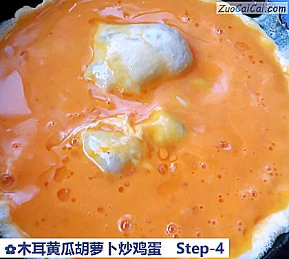 木耳黄瓜胡萝卜炒鸡蛋做法第四步骤