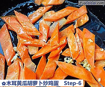木耳黄瓜胡萝卜炒鸡蛋做法第六步骤