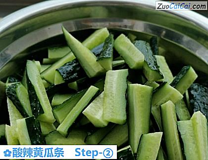 酸辣黄瓜条做法第二步骤